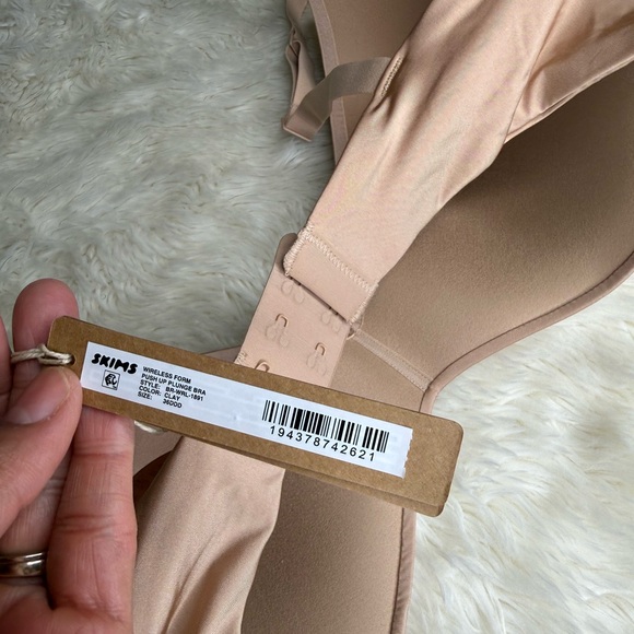 NWT Skims Wireless Form Push Up Plunge Bra Clay Tan Women Size 36DDD - Picture 9 of 13